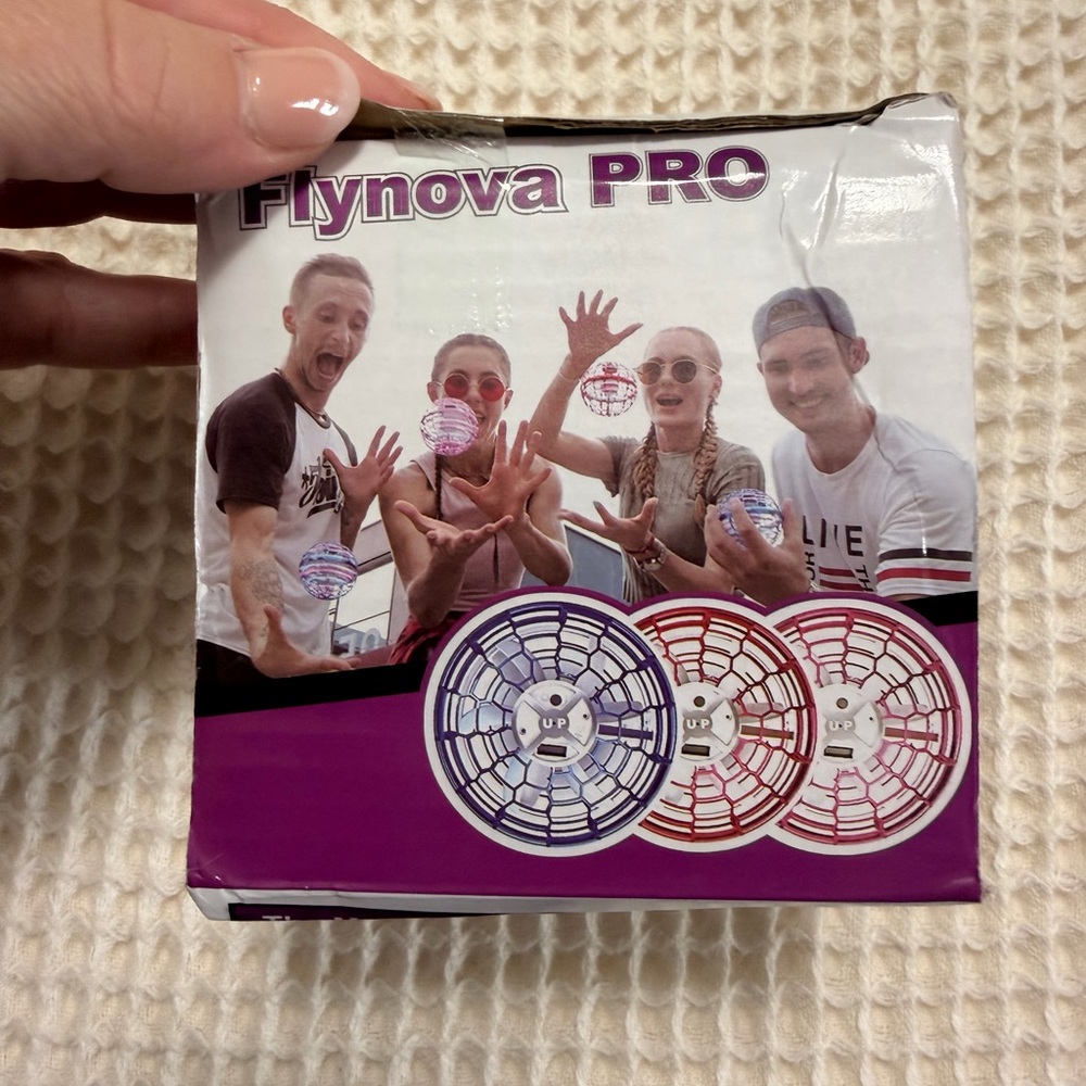 Flynova PRO Flying Spinner Toy NWB